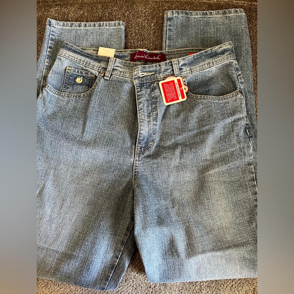 Brand new 12 average Gloria Vanderbilt jeans